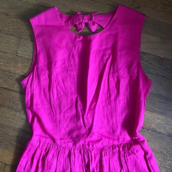 Hot pink linen midi dress with cutout back and bow - Picture 2 of 5